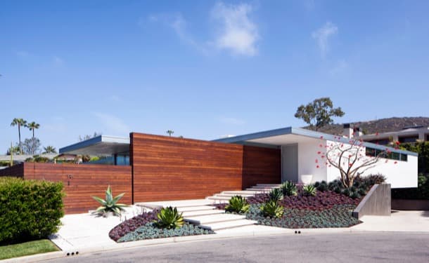 casa con modernos jardines Ehrlich Architects
