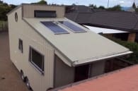 exterior Casa movil Brett_Sutherland paneles fotovoltaicos