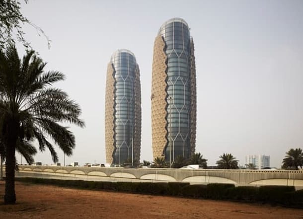 torres Al Bahar con celosía en fachada