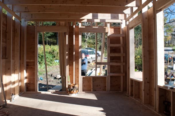 escalera acceso altillo casa madera Peter King