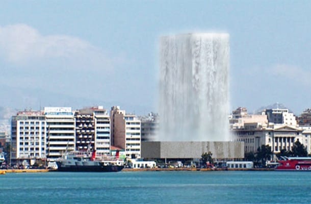 Torre del Pireo con cascada de agua