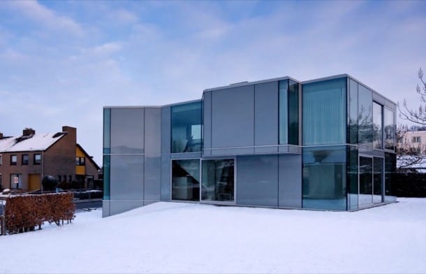 H House en paisaje nevado