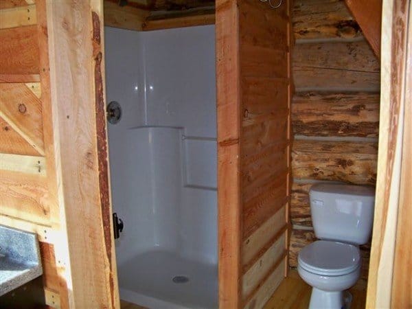 cuarto de baño de la The Fall Creek Cabin