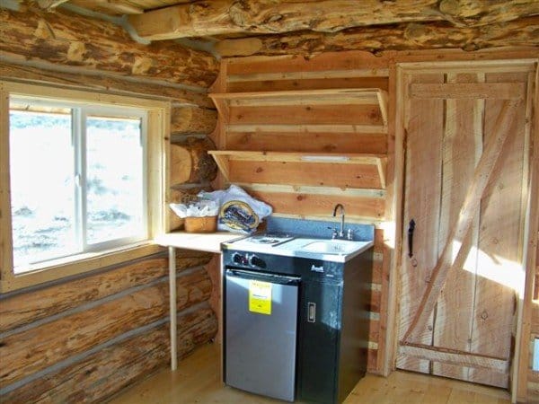 módulo compacto de cocina en la The Fall Creek Cabin