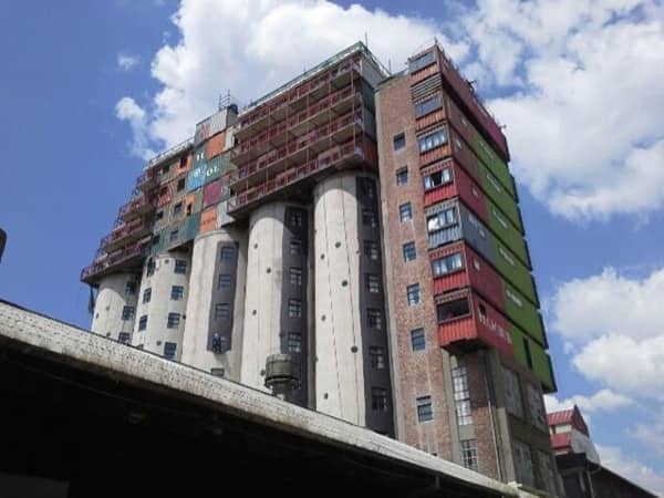 Residencia estudiantes en silo con contenedores 40pies