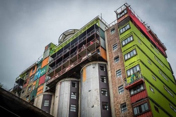 silo con contenedores para residencia estudiantes