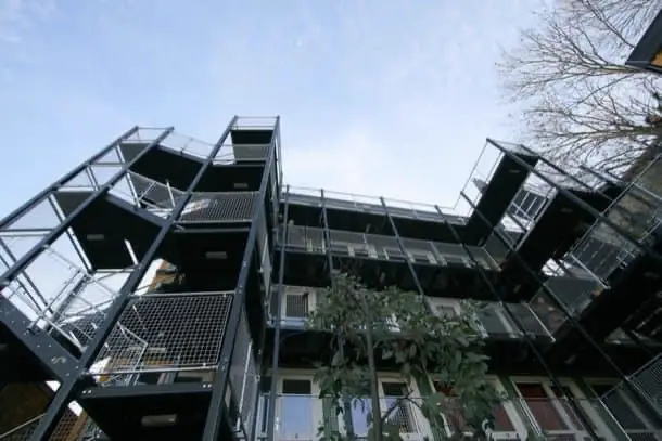 Richardson's Yard casas contenedores escaleras