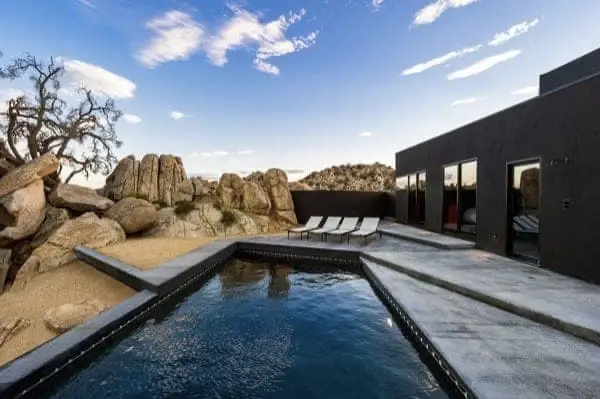 casa Black Desert House patio piscina
