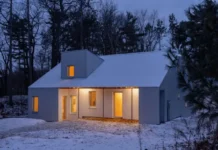 exterior Unfinished House noche