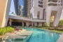 Piscina exterior junto a un complejo residencial en São Paulo.