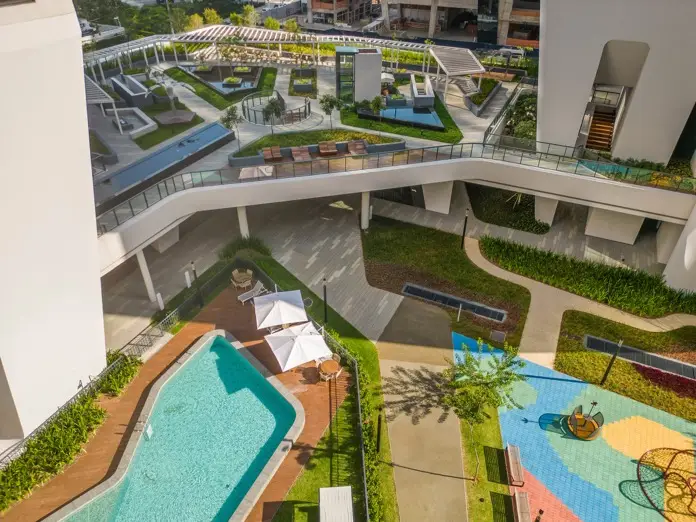 Zonas comunes de EZ Parque da Cidade con piscina y áreas ajardinadas.